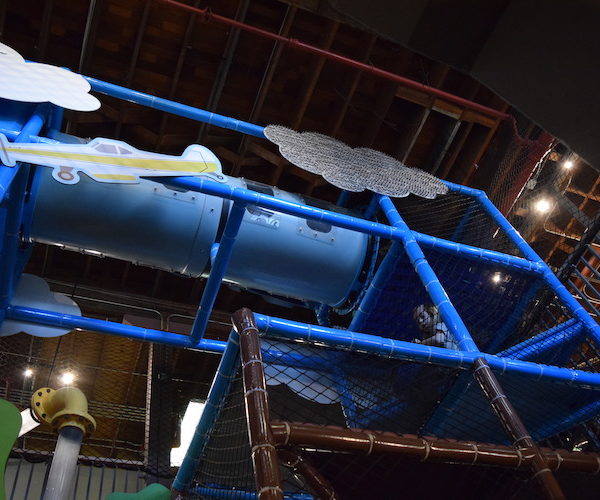 Indoor Playground Components and Attractions: 2d cloud and plane theming on playground